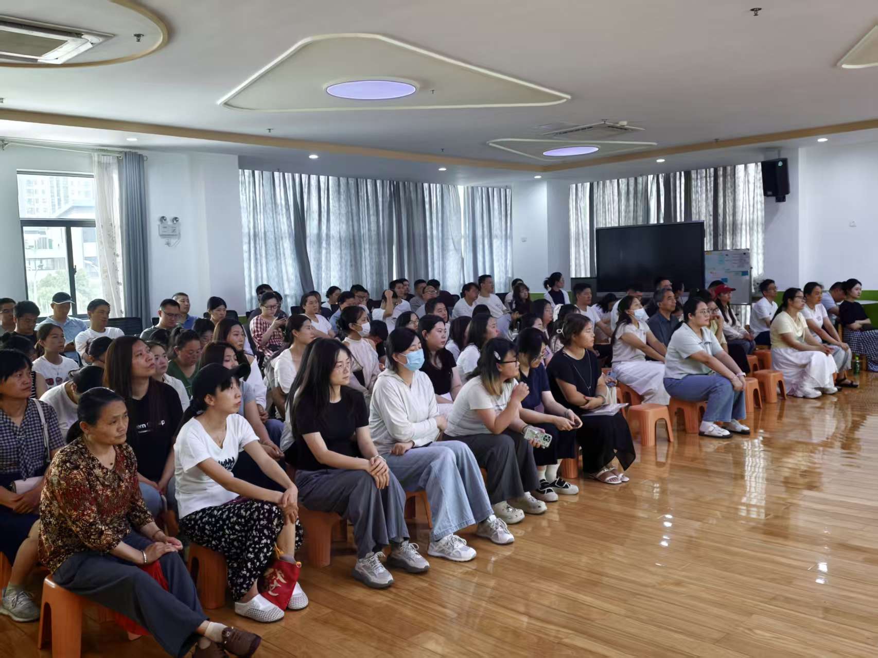 初见美好，温暖启航   ————2026级秋季小班新生家长会